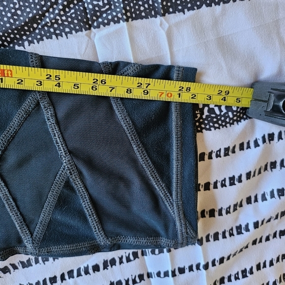 VGUC Athleta Mantra Yoga Capri Crop Mesh Panel Legging Tight Xsmall - Picture 15 of 15
